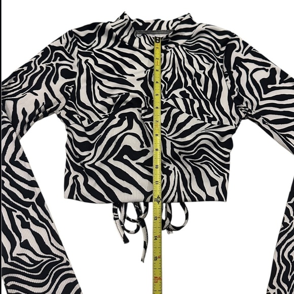 Open Back Black and White Zebra Print Long Sleeve Ribbed Crop Top Small - Picture 7 of 8